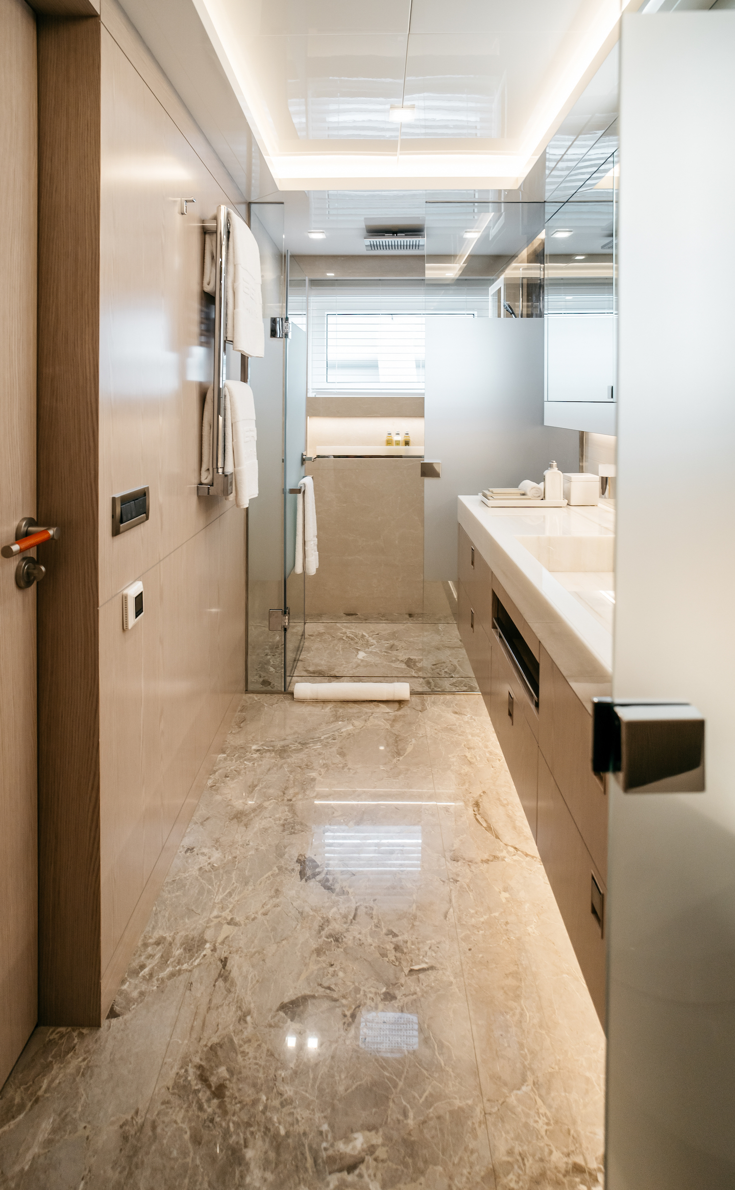 Yacht M/Y HEEUS, Bering B145 CHARTERWORLD Luxury Superyacht Charters